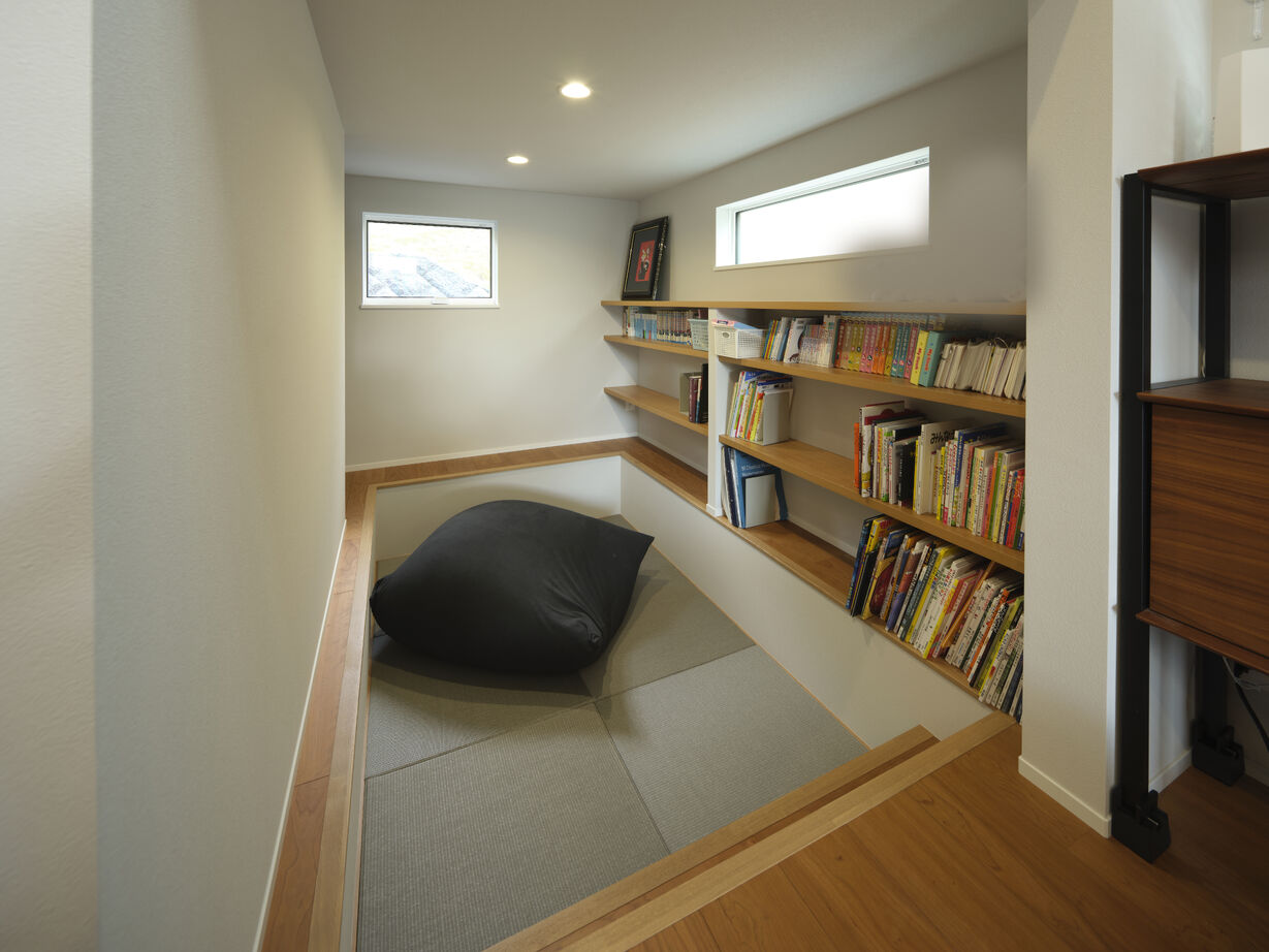 マルマインハウス ダイナミックな吹抜けなど、空間を立体的に使うことで、“上質さ”も“機能面”も実現の建築実例画像5