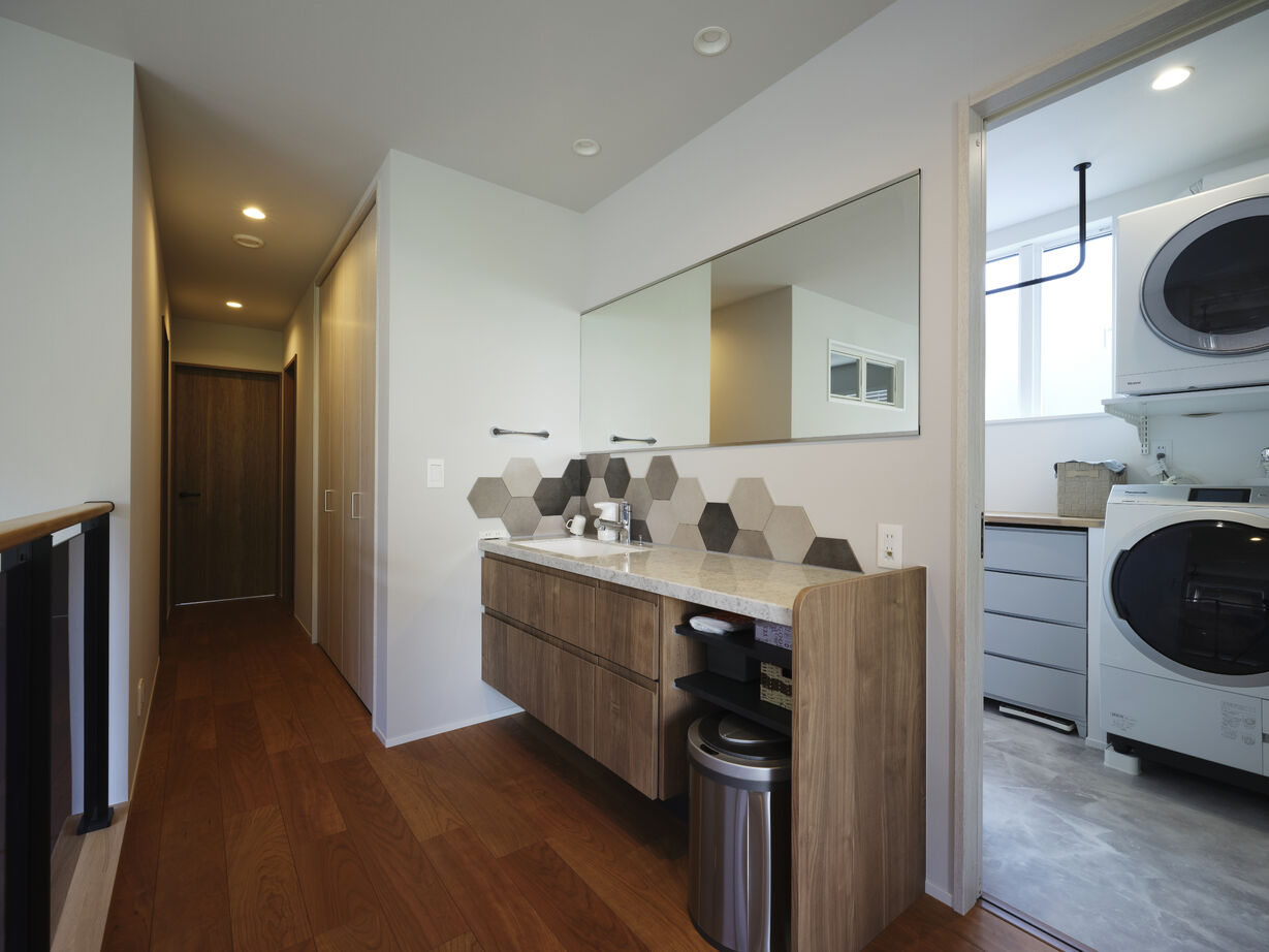 マルマインハウス ダイナミックな吹抜けなど、空間を立体的に使うことで、“上質さ”も“機能面”も実現の建築実例画像7