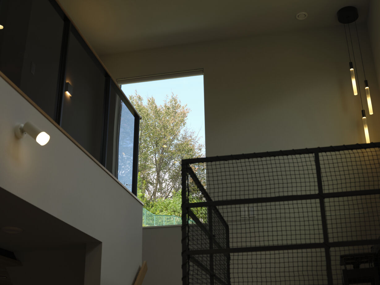 マルマインハウス ダイナミックな吹抜けなど、空間を立体的に使うことで、“上質さ”も“機能面”も実現の建築実例画像8