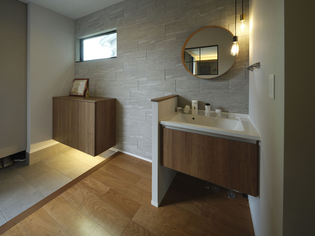 マルマインハウス ダイナミックな吹抜けなど、空間を立体的に使うことで、“上質さ”も“機能面”も実現の建築実例画像9