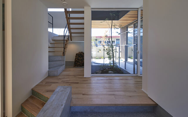 マルマインハウス 【生駒市／2階リビング/中庭ジャグジー】生駒山の景色がいつも見えるようにした２階LDKのお家の建築実例画像4