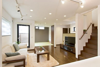 トヨタホーム 都市の家に光と風を呼び込む設計力　明るく広びろとした空間に人が集うの建築実例画像3