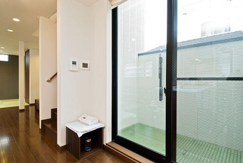 トヨタホーム 都市の家に光と風を呼び込む設計力　明るく広びろとした空間に人が集うの建築実例画像4