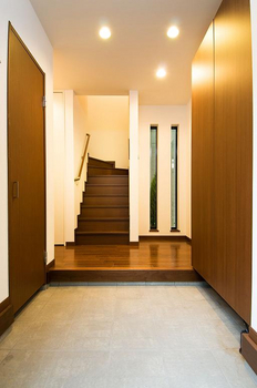 トヨタホーム 都市の家に光と風を呼び込む設計力　明るく広びろとした空間に人が集うの建築実例画像7