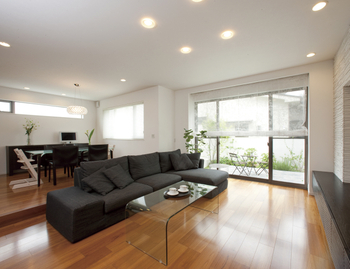 トヨタホーム 窓の配置ひとつにまで気を配って、「理想だった」スクエアな外観を実現の建築実例画像2