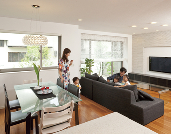 トヨタホーム 窓の配置ひとつにまで気を配って、「理想だった」スクエアな外観を実現の建築実例画像3