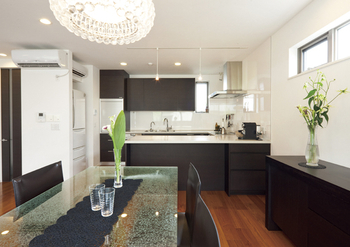 トヨタホーム 窓の配置ひとつにまで気を配って、「理想だった」スクエアな外観を実現の建築実例画像4