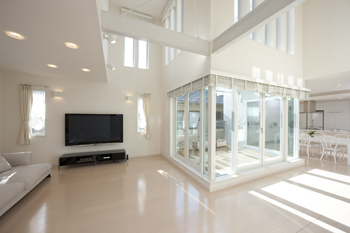 トヨタホーム 中庭と吹き抜けで光あふれる空間に。構造の強さが、自由なプランを実現の建築実例画像5