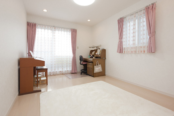 トヨタホーム 中庭と吹き抜けで光あふれる空間に。構造の強さが、自由なプランを実現の建築実例画像7