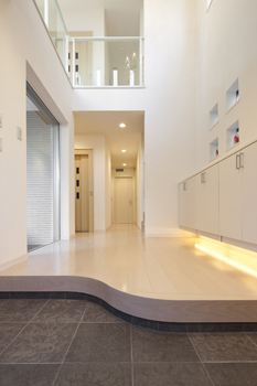 トヨタホーム 中庭と吹き抜けで光あふれる空間に。構造の強さが、自由なプランを実現の建築実例画像9