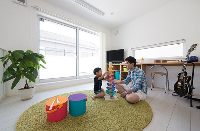 トヨタホーム 開放的な吹き抜けと、洗練されたデザインがゆとりを感じさせる住まいの建築実例画像3