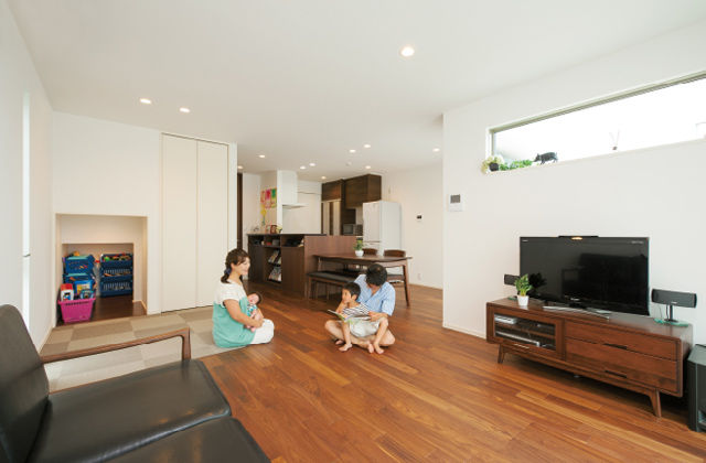 トヨタホーム 【30坪以下】収納アイデア満載！片づけやすく、ひろびろ＆すっきりリビングの建築実例画像2