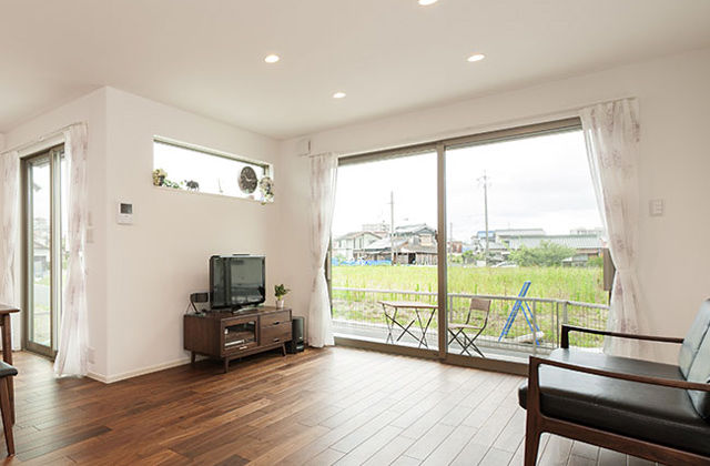 トヨタホーム 【30坪以下】収納アイデア満載！片づけやすく、ひろびろ＆すっきりリビングの建築実例画像5