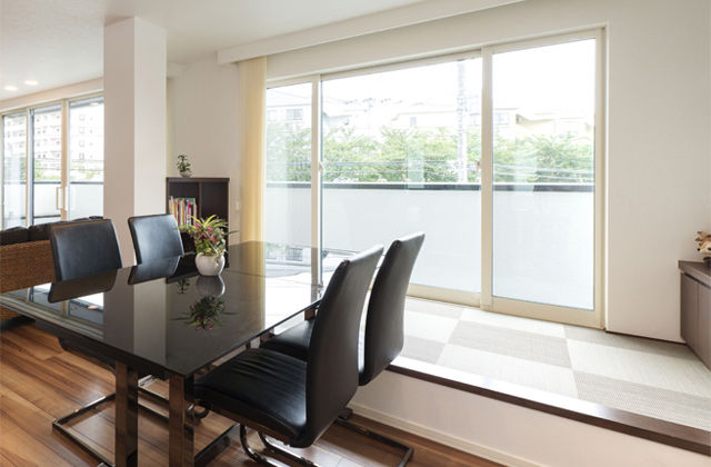 トヨタホーム 大きな開口で光あふれる開放的なリビングが家族のメインステージの建築実例画像4