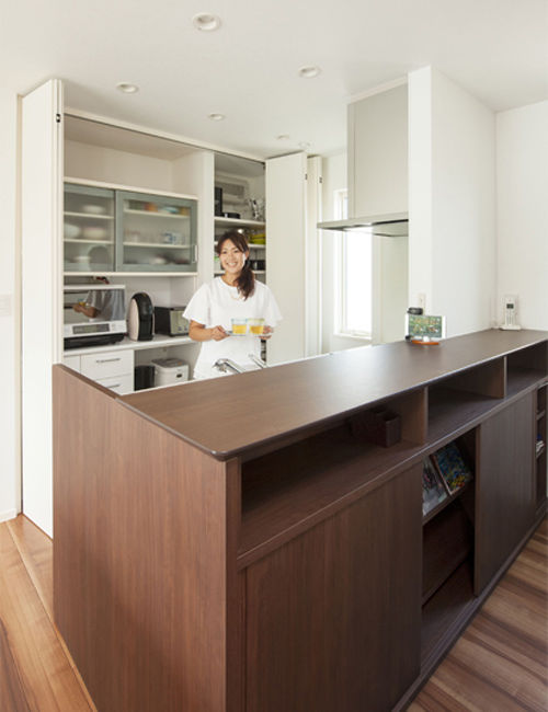 トヨタホーム 大きな開口で光あふれる開放的なリビングが家族のメインステージの建築実例画像6