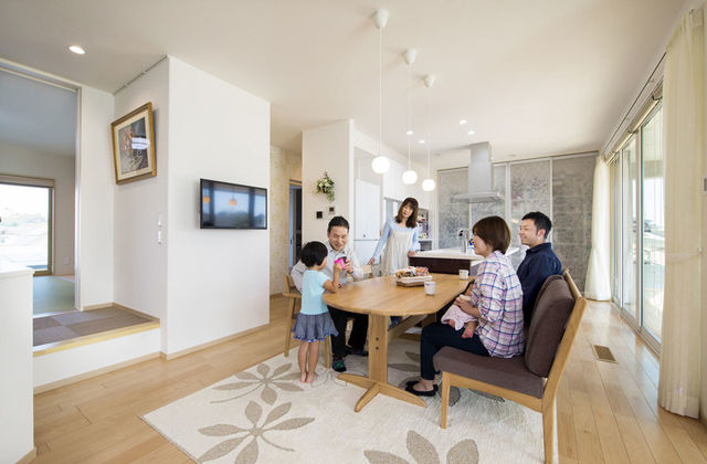 トヨタホーム 子育ても仕事も相互に助け合える、二人三脚の二世帯ライフを叶えた住まいの建築実例画像3