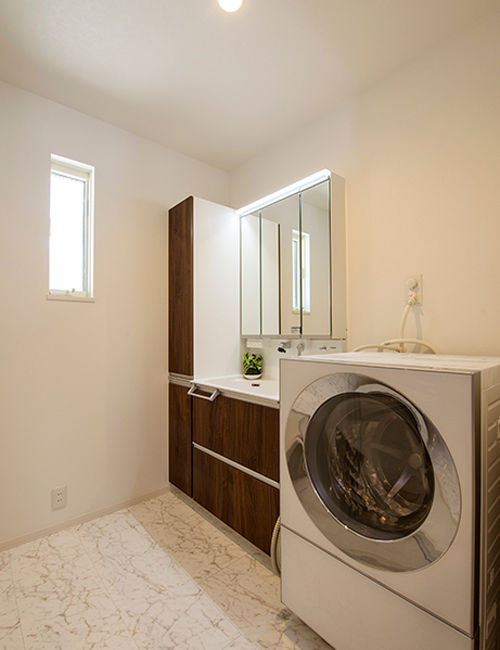 トヨタホーム 【45坪以下/平屋実例/アイランドキッチン/賃貸・店舗併用 】光が降り注ぐ広々とした平屋建ての建築実例画像6