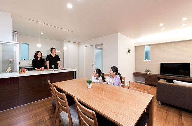 トヨタホーム 親子それぞれのライフスタイルを大切に。都市の限られた敷地でも心地よい二世帯住宅の建築実例画像3