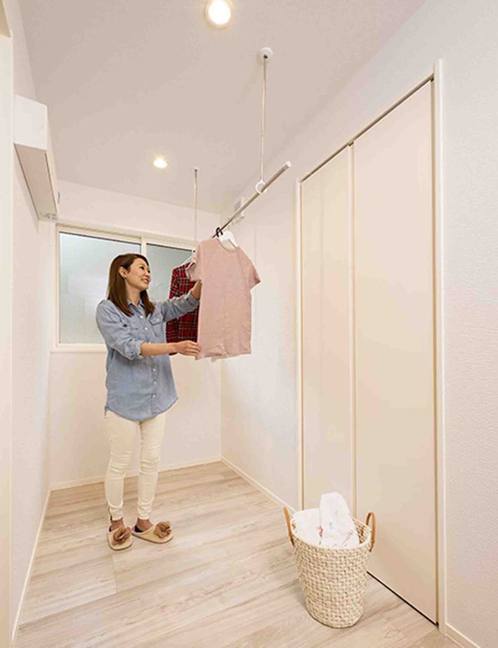 トヨタホーム 広々としたLDKを中心に暮らしを楽しむ、アメリカンテイストの平屋の建築実例画像8