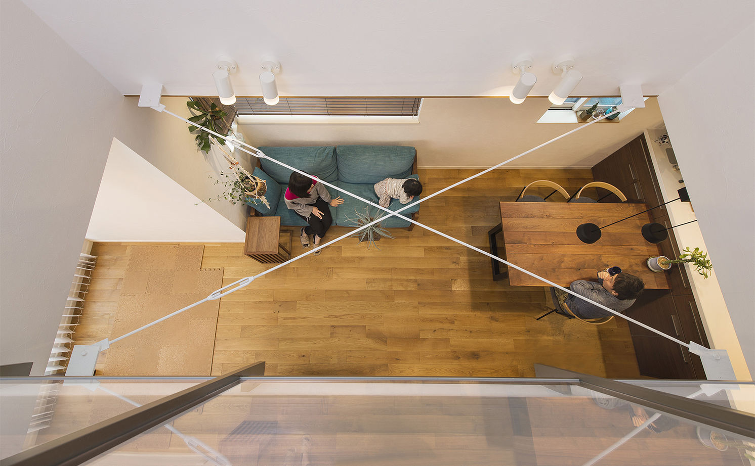 トヨタホーム 【30坪以下/ 吹抜け/3階建て】都市の狭小地でも空間を有効活用。吹き抜けのあるLDKを実現した3階建ての建築実例画像4