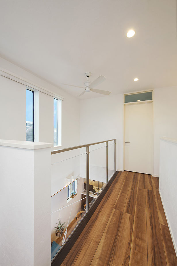 トヨタホーム 【30坪以下/ 吹抜け/3階建て】都市の狭小地でも空間を有効活用。吹き抜けのあるLDKを実現した3階建ての建築実例画像5