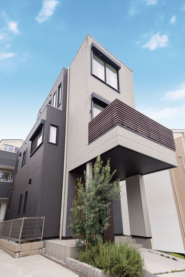 トヨタホーム 【30坪以下/ 吹抜け/3階建て】都市の狭小地でも空間を有効活用。吹き抜けのあるLDKを実現した3階建ての建築実例画像6