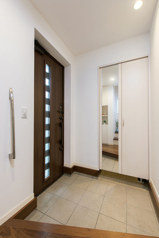 トヨタホーム 【30坪以下/ 吹抜け/3階建て】都市の狭小地でも空間を有効活用。吹き抜けのあるLDKを実現した3階建ての建築実例画像8