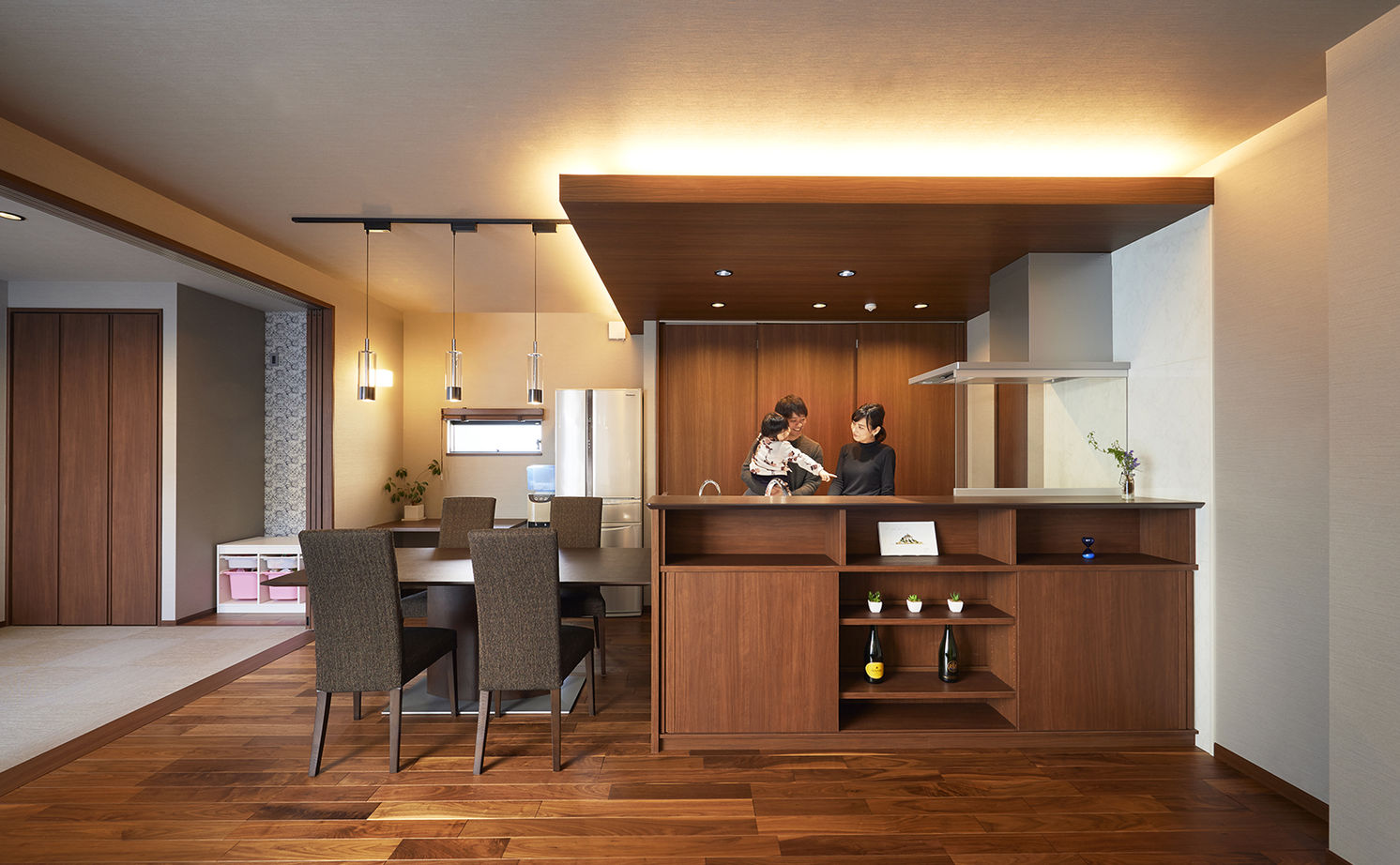 トヨタホーム 【65坪以下/インナーガレージ】テーマは「外に閉じ、内に開く」。想像以上の明るさと広がりを叶えた住まいの建築実例画像3