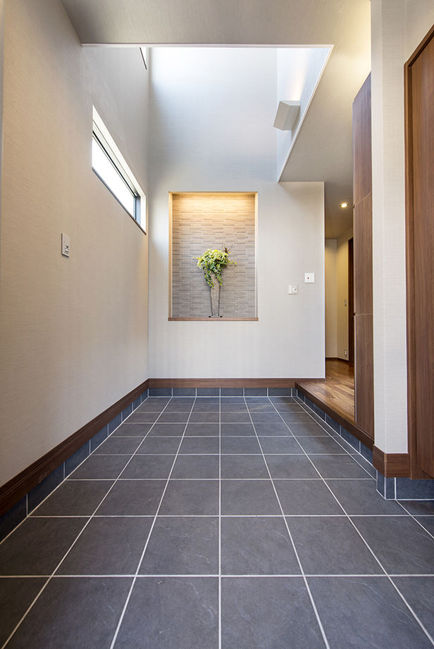 トヨタホーム 【65坪以下/インナーガレージ】テーマは「外に閉じ、内に開く」。想像以上の明るさと広がりを叶えた住まいの建築実例画像6