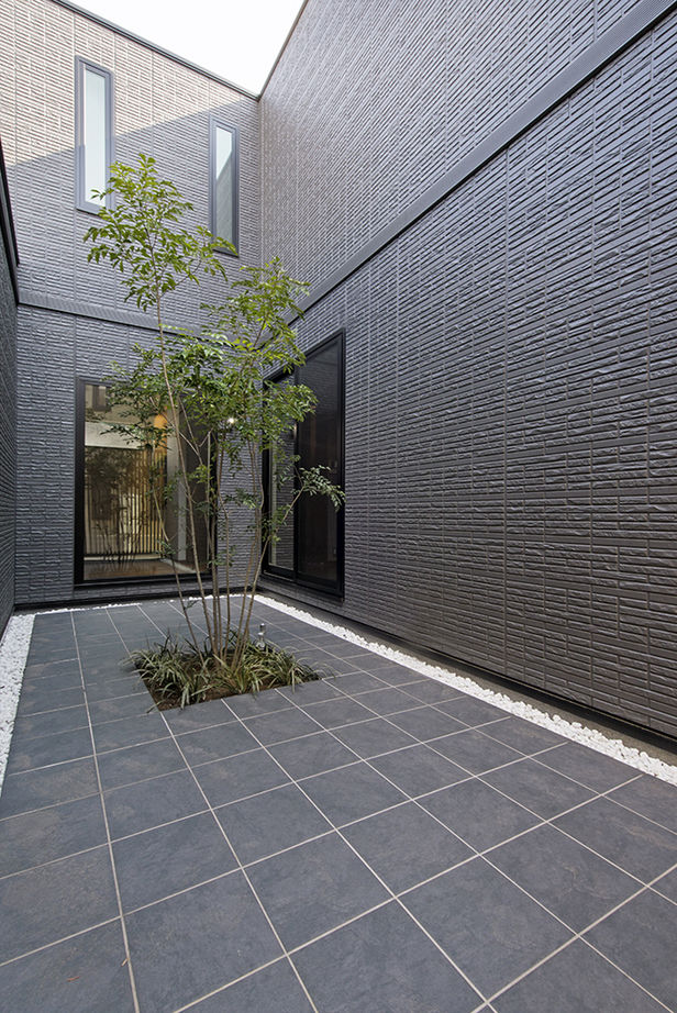 トヨタホーム 【65坪以下/インナーガレージ】テーマは「外に閉じ、内に開く」。想像以上の明るさと広がりを叶えた住まいの建築実例画像7