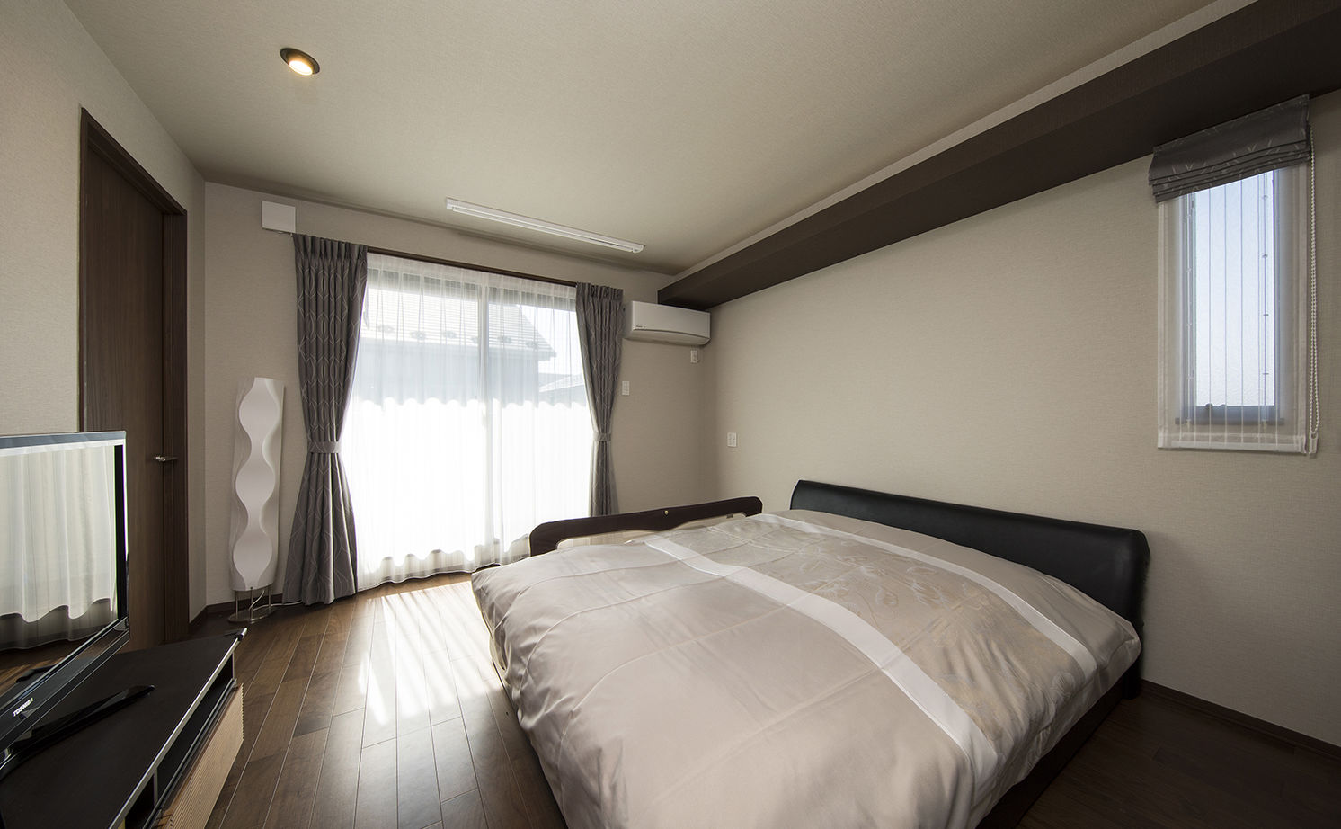 トヨタホーム 【65坪以下/インナーガレージ】テーマは「外に閉じ、内に開く」。想像以上の明るさと広がりを叶えた住まいの建築実例画像10