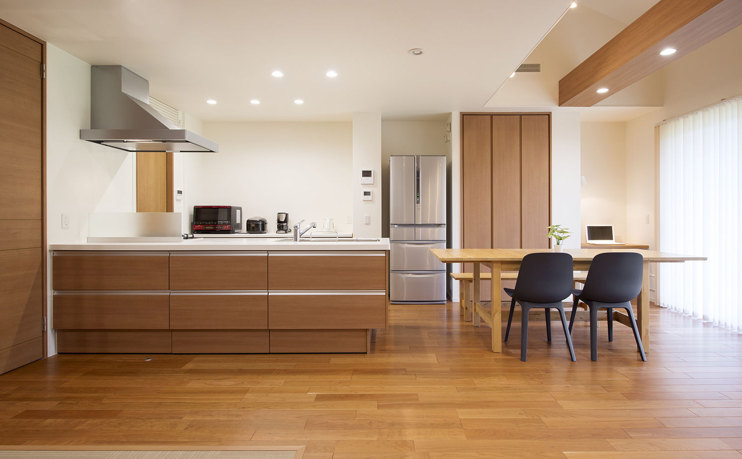 トヨタホーム 【40坪以下/全館空調/大開口】家事移動が少ない平屋建て。開放的なリビング・ダイニングは極上の癒し空間の建築実例画像2