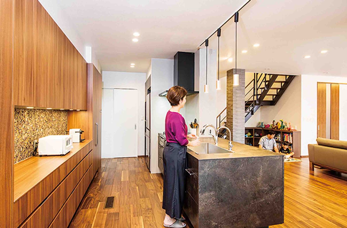 トヨタホーム 外とつながる34帖の広々LDK。生活動線を考えた収納計画で常に美しい住まいの建築実例画像3