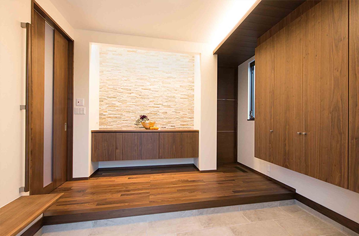 トヨタホーム 外とつながる34帖の広々LDK。生活動線を考えた収納計画で常に美しい住まいの建築実例画像6