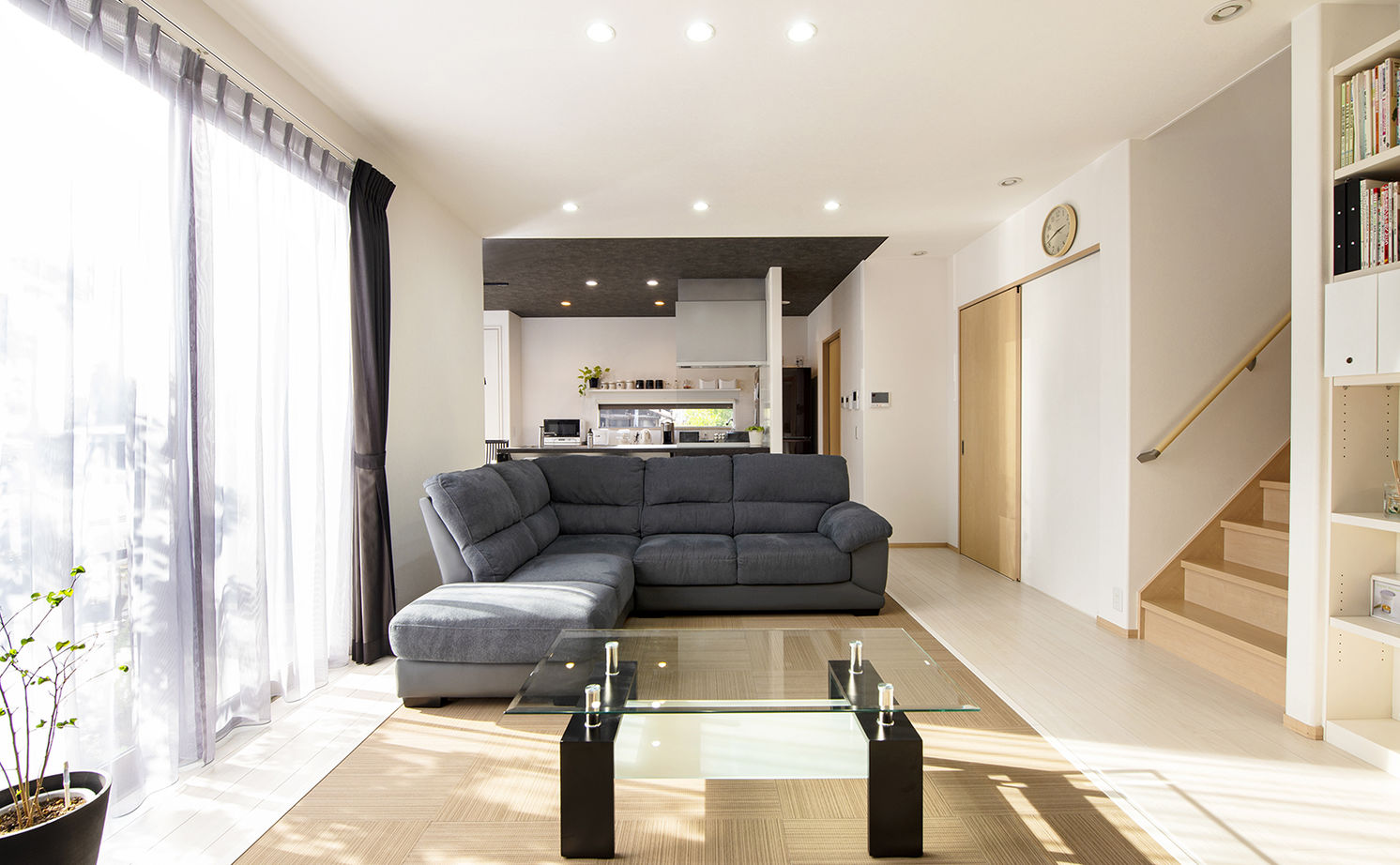 トヨタホーム 【50坪以下/全館空調/太陽光発電】ZEHを採用し「冬暖かく夏涼しく」。収納の工夫ですっきり大空間の家にの建築実例画像4