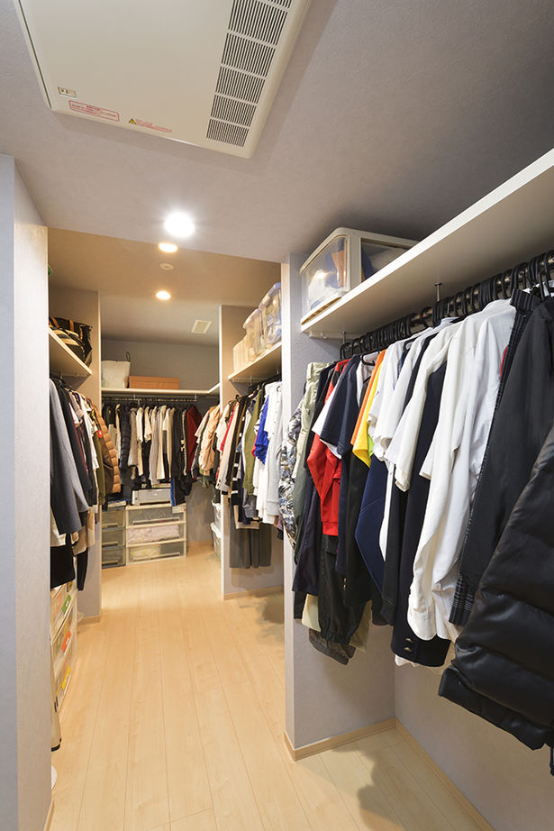 トヨタホーム 【50坪以下/全館空調/太陽光発電】ZEHを採用し「冬暖かく夏涼しく」。収納の工夫ですっきり大空間の家にの建築実例画像8