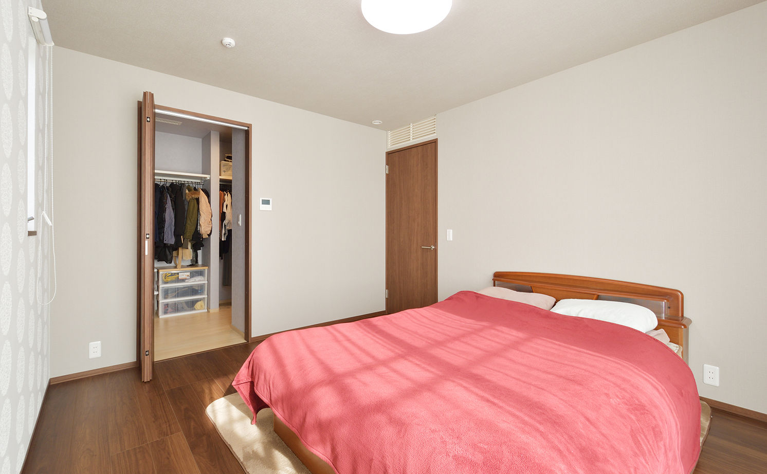 トヨタホーム 【50坪以下/全館空調/太陽光発電】ZEHを採用し「冬暖かく夏涼しく」。収納の工夫ですっきり大空間の家にの建築実例画像9