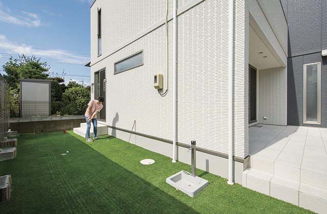 トヨタホーム テラスのあるオープン空間で家族とくつろぎ、仲間と集う。ウェルカムな雰囲気に包まれた開放的な住まいの建築実例画像5