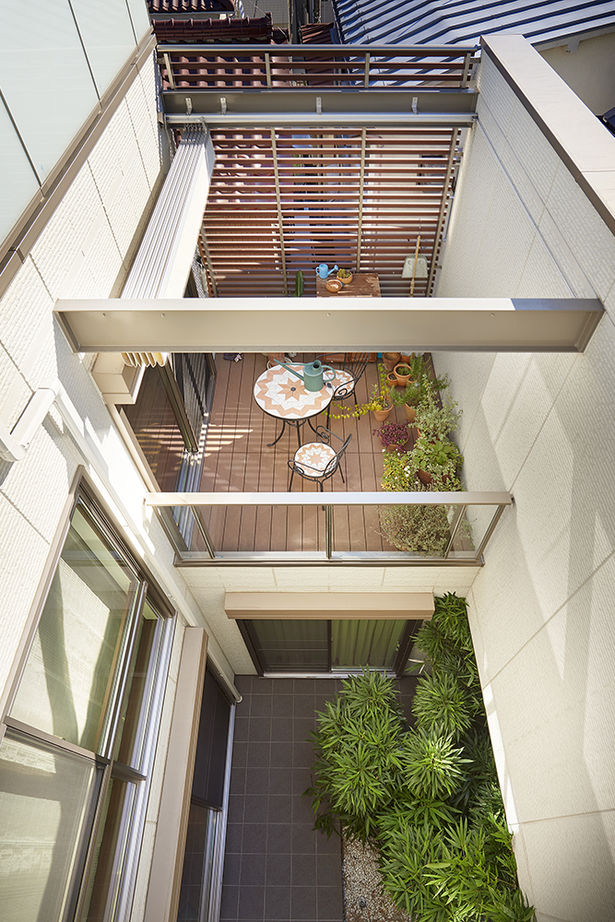 トヨタホーム 【65坪以下/屋上/大開口】明るさと開放感を重視の広々LDKを2階に。家族5人がゆったり暮らせる都市の3階建ての建築実例画像3