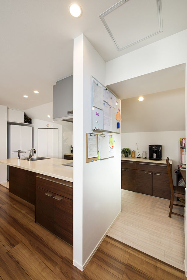 トヨタホーム 【65坪以下/屋上/大開口】明るさと開放感を重視の広々LDKを2階に。家族5人がゆったり暮らせる都市の3階建ての建築実例画像7