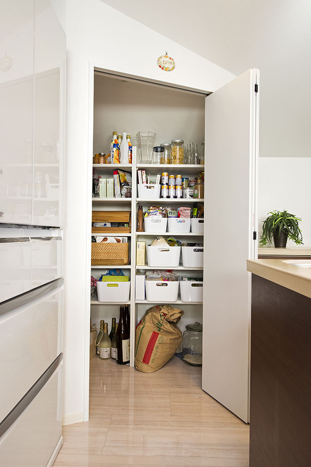 トヨタホーム 【65坪以下/屋上/大開口】明るさと開放感を重視の広々LDKを2階に。家族5人がゆったり暮らせる都市の3階建ての建築実例画像8