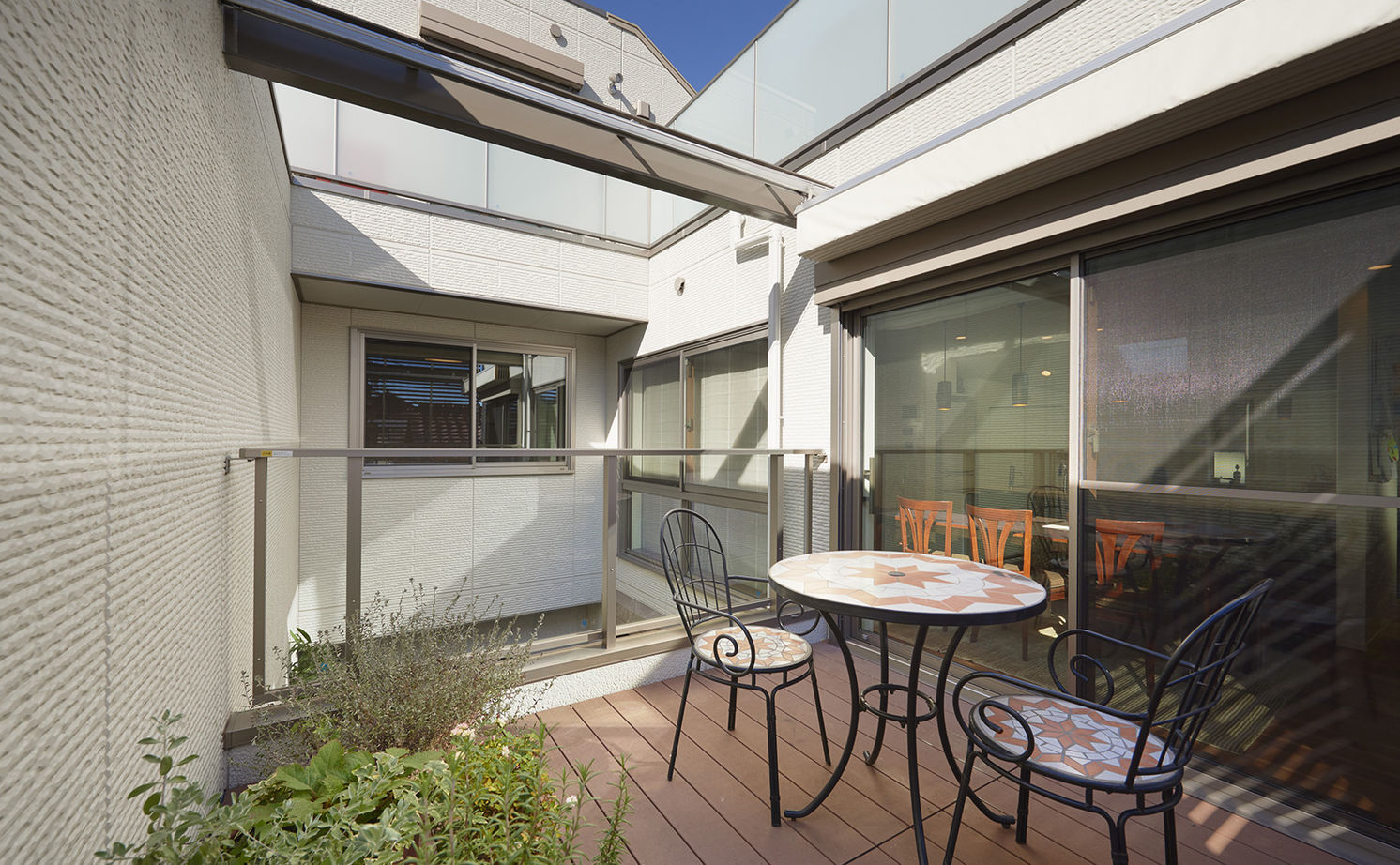 トヨタホーム 【65坪以下/屋上/大開口】明るさと開放感を重視の広々LDKを2階に。家族5人がゆったり暮らせる都市の3階建ての建築実例画像9