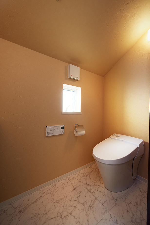 トヨタホーム 【65坪以下/屋上/大開口】明るさと開放感を重視の広々LDKを2階に。家族5人がゆったり暮らせる都市の3階建ての建築実例画像15