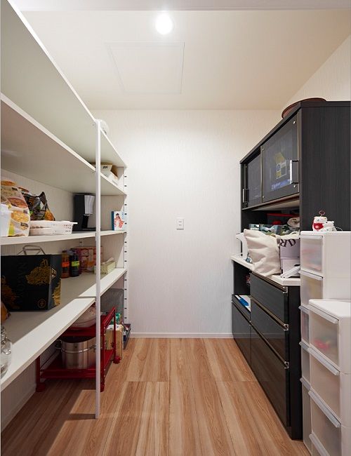 トヨタホーム 窓の向こうに広がる眺望を生かした開放的な2階LDK。大好きな自転車を楽しむこだわり空間も自慢の建築実例画像4