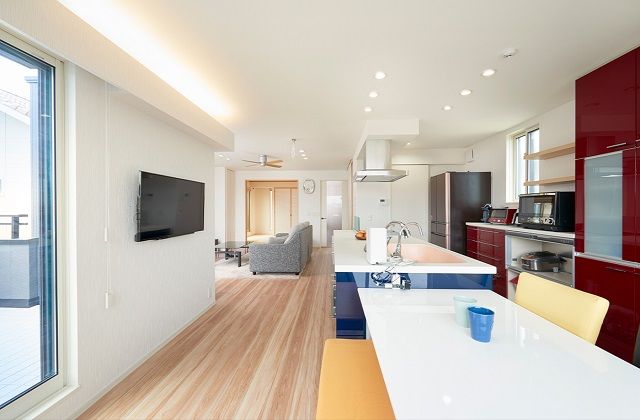 トヨタホーム 窓の向こうに広がる眺望を生かした開放的な2階LDK。大好きな自転車を楽しむこだわり空間も自慢の建築実例画像7