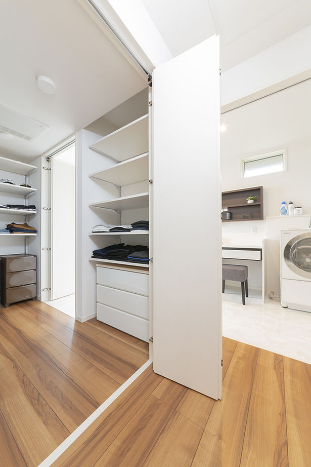 トヨタホーム 【50坪以下/間取り図あり/全館空調】洗練デザインと動線美。吹抜け空間を全館空調で快適にの建築実例画像4