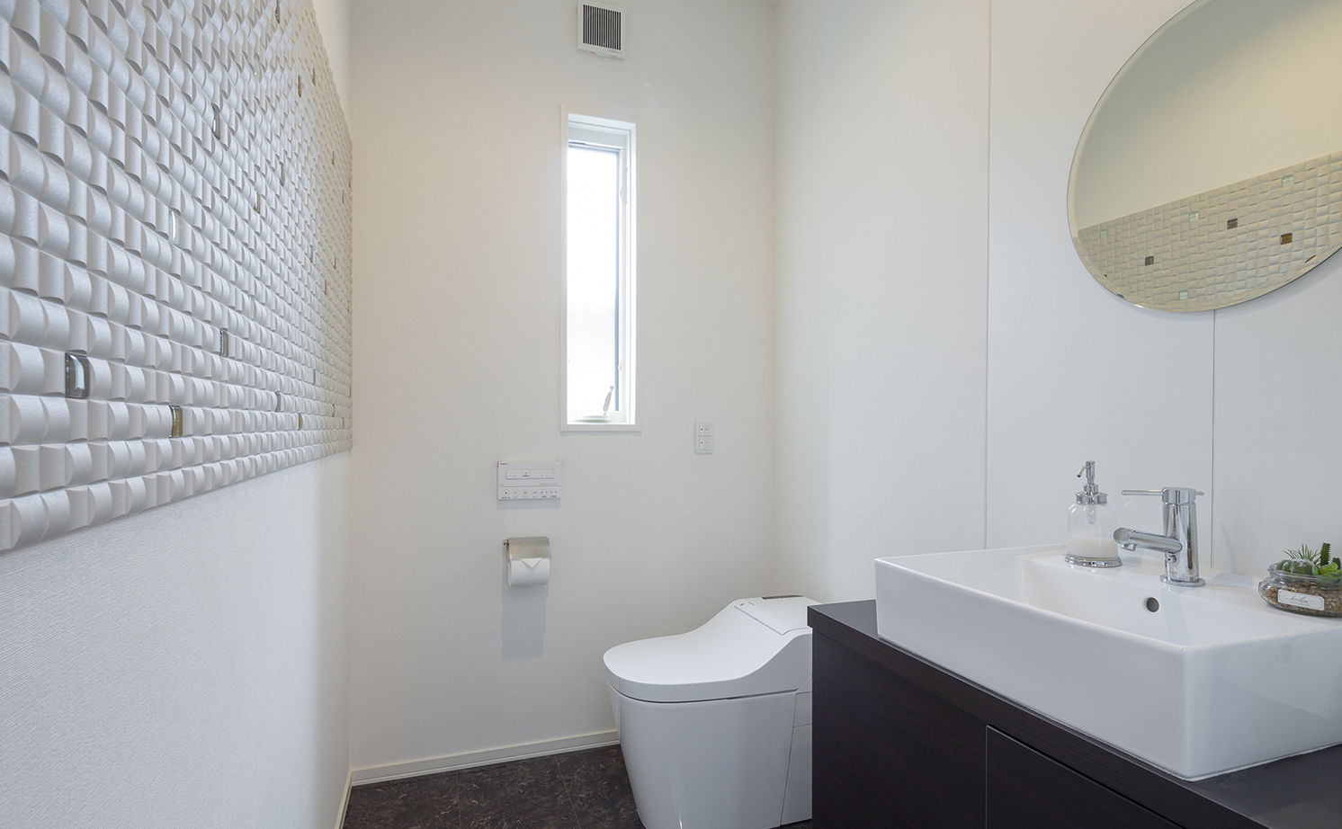 トヨタホーム 【50坪以下/間取り図あり/全館空調】洗練デザインと動線美。吹抜け空間を全館空調で快適にの建築実例画像12