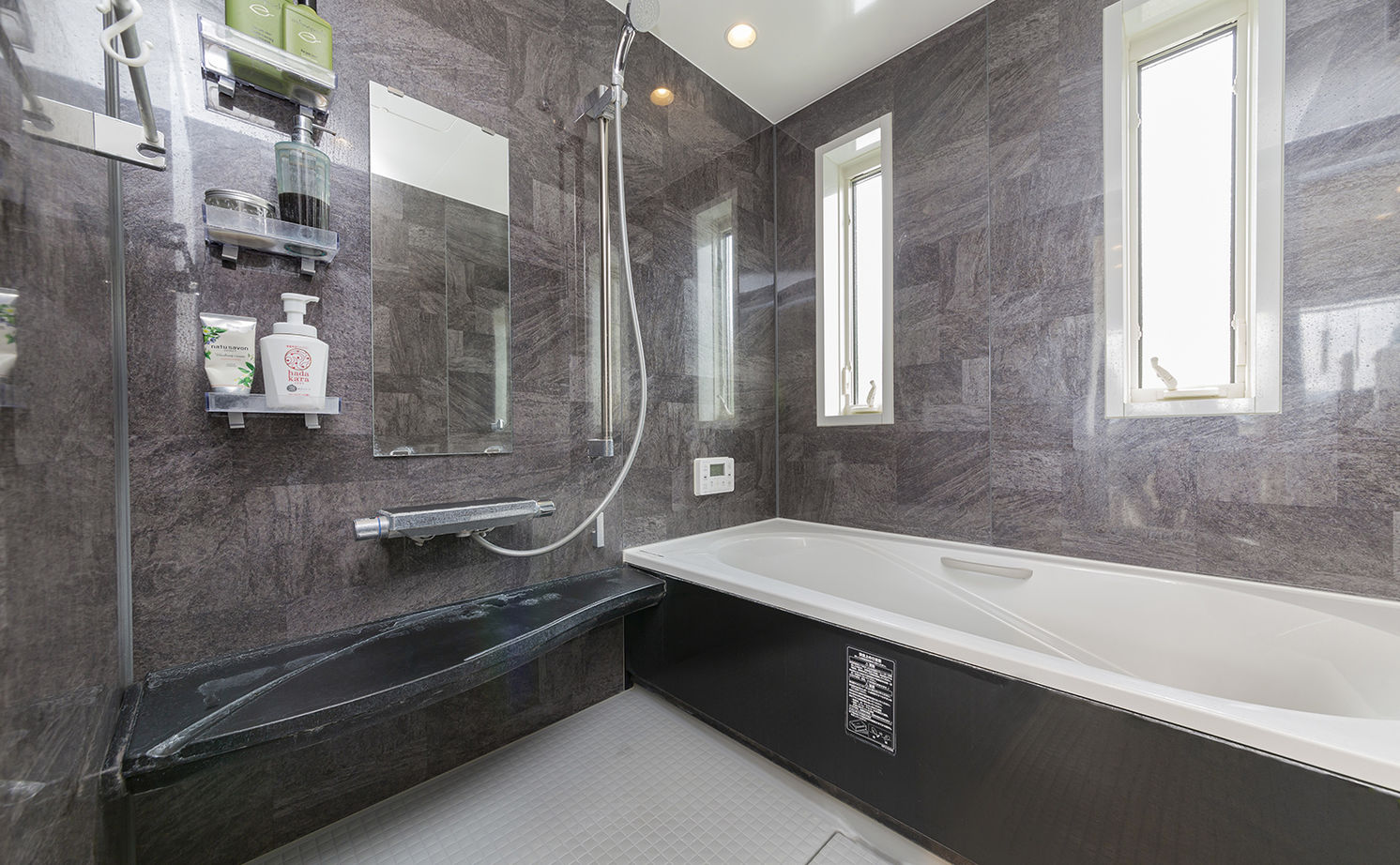 トヨタホーム 【50坪以下/間取り図あり/全館空調】洗練デザインと動線美。吹抜け空間を全館空調で快適にの建築実例画像13