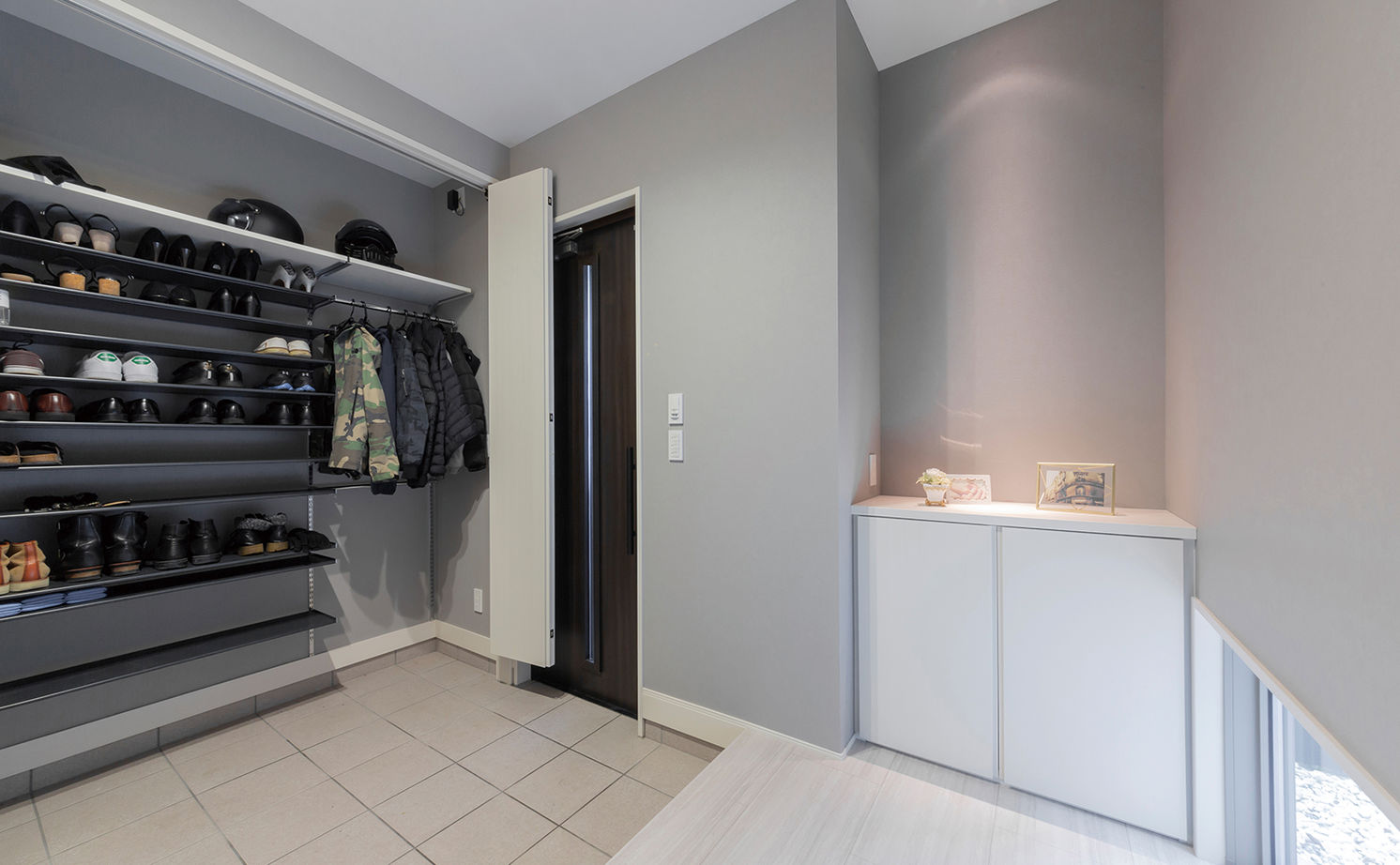 トヨタホーム 【40坪以下/全館空調】スタイリッシュモダンで統一した空間に、たっぷりの採光と間接照明で温もりをプラスの建築実例画像5