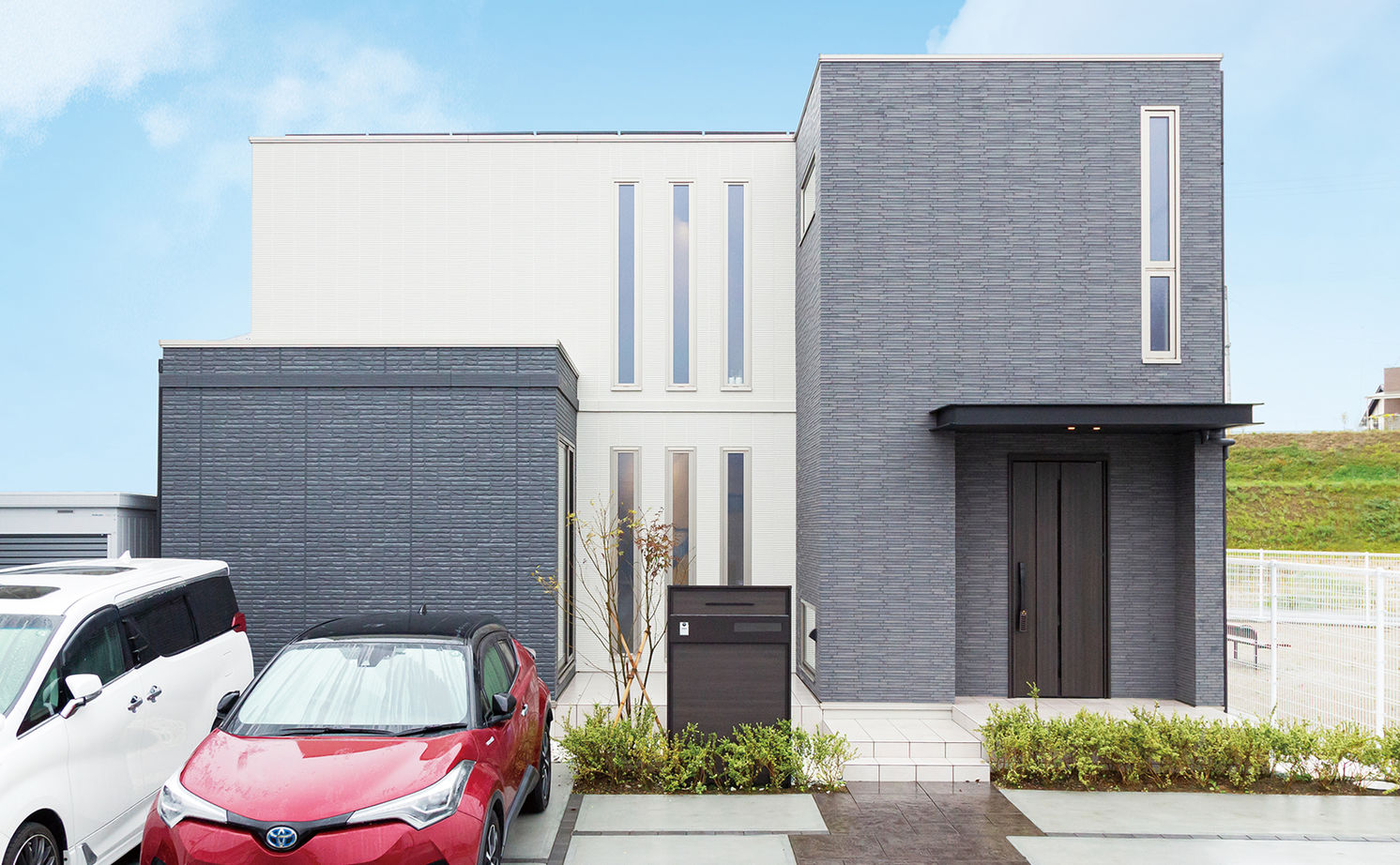 トヨタホーム 【40坪以下/全館空調】スタイリッシュモダンで統一した空間に、たっぷりの採光と間接照明で温もりをプラスの建築実例画像9